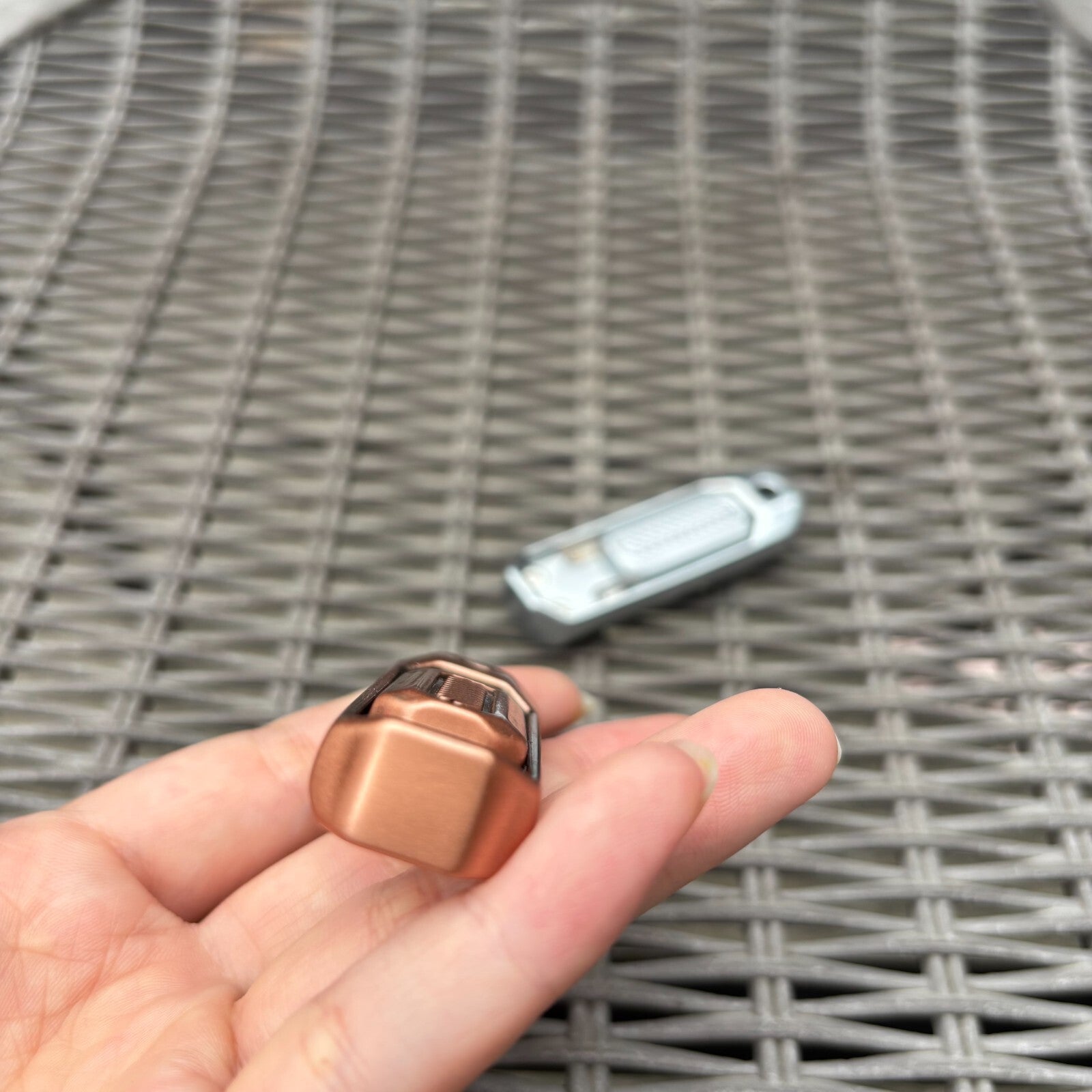 EDC fingertip rebound push card mini fingertip toy relieves adult stress 07FC0E-D4 - KOEEK