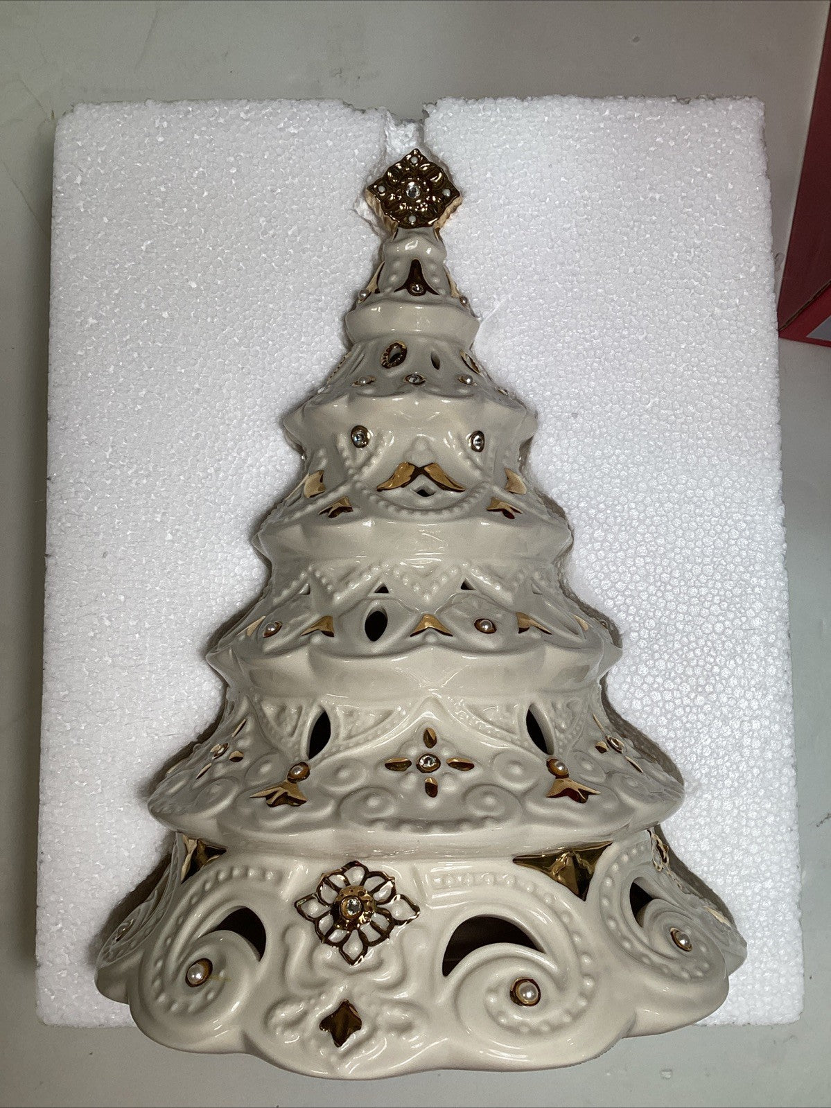 Lenox 'FLORENTINE & PEARL Lighted Christmas Tree in pierced porcelain 10" LENOX - KOEEK