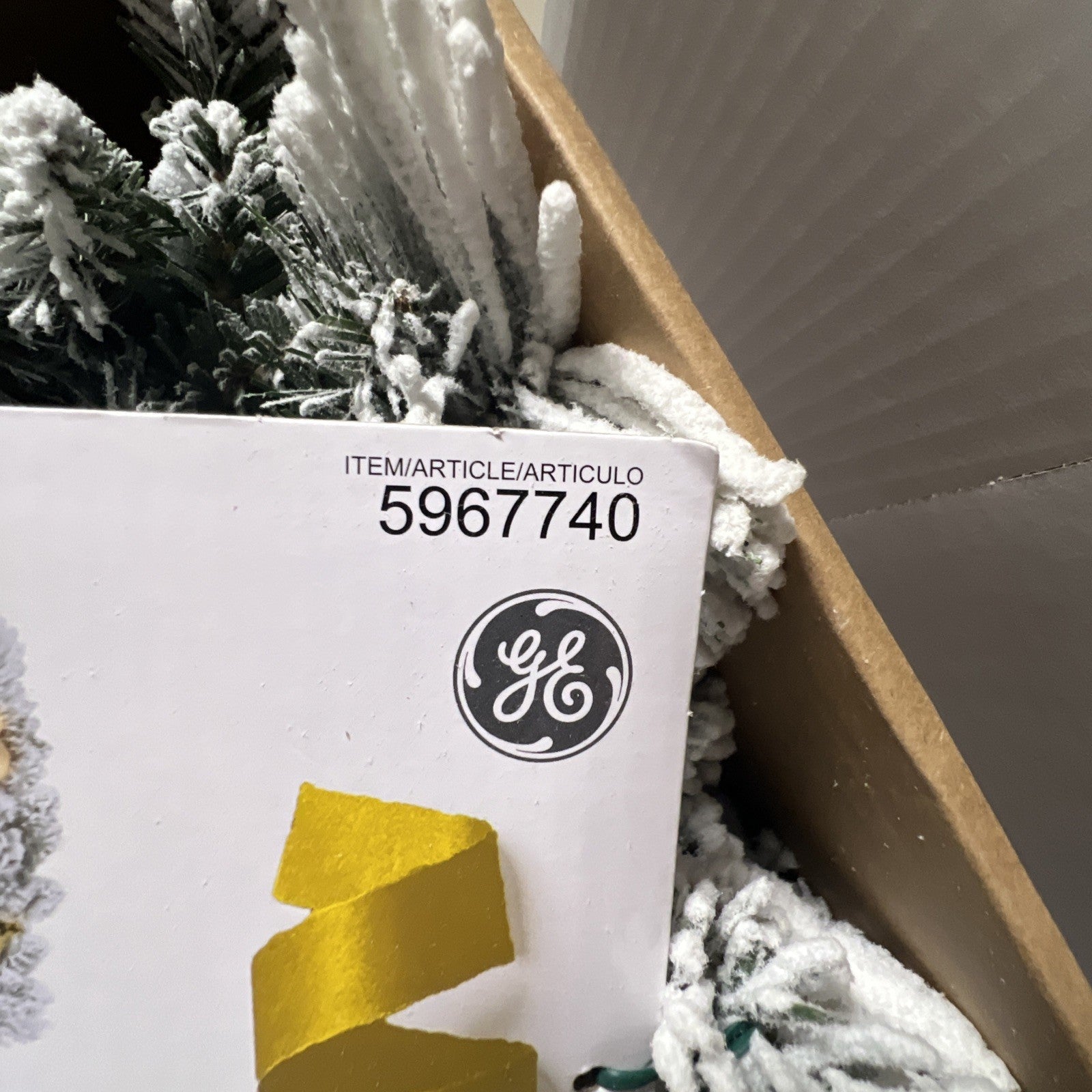 GE 26 Inch Dual Colored Lighted Branch Wreath GE - KOEEK