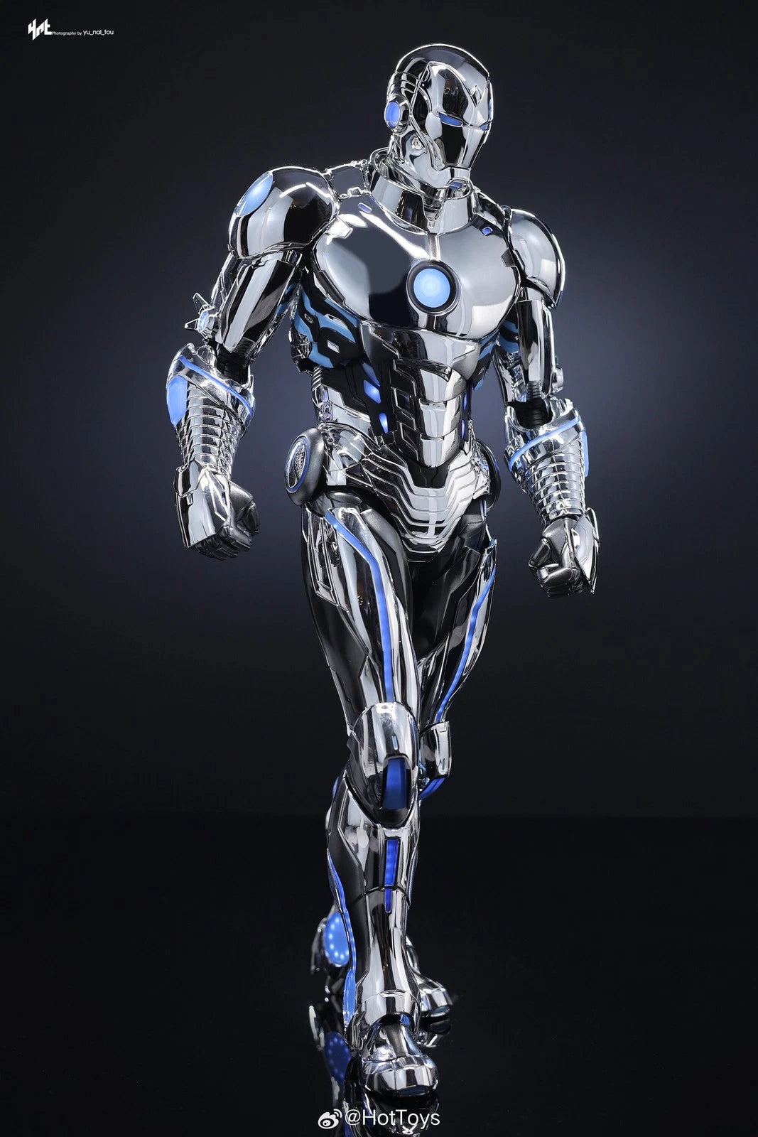 Hot Toys Marvel Comics Superior Iron Man 1/6 Diecast Electroplated Action Figure HOT_TOYS - KOEEK