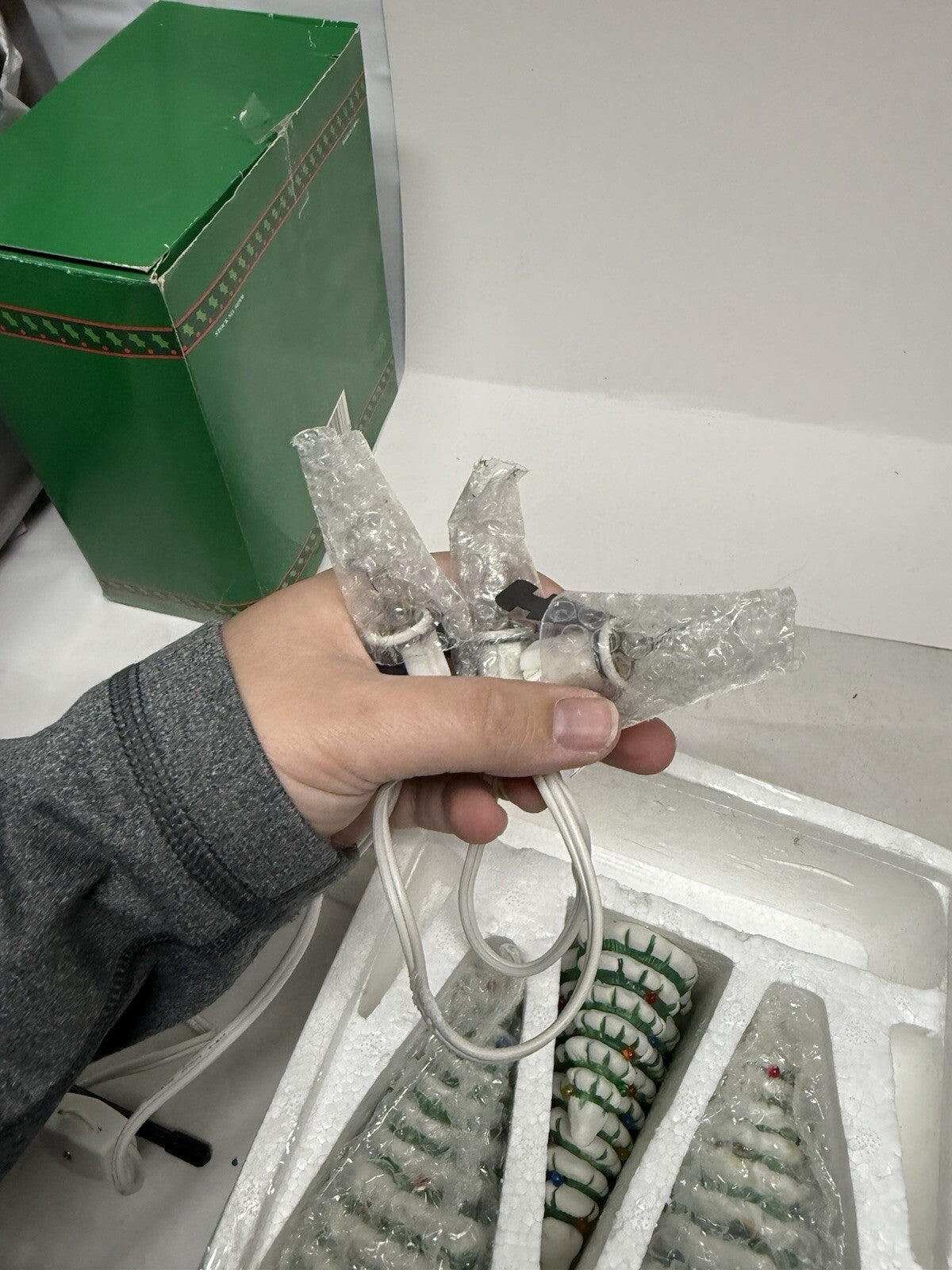 House of Lloyd "Christmas Around the World" Ceramic Lighted Village Trees 541936 HOUSE OF LLOYD - KOEEK