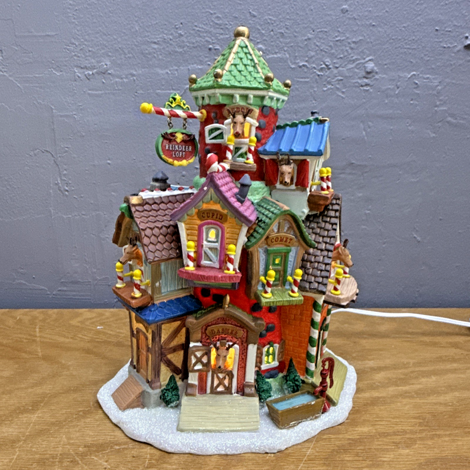 2007 Lemax Village Collection 75543 Lighted Reindeer Loft Christmas Village LEMAX - KOEEK