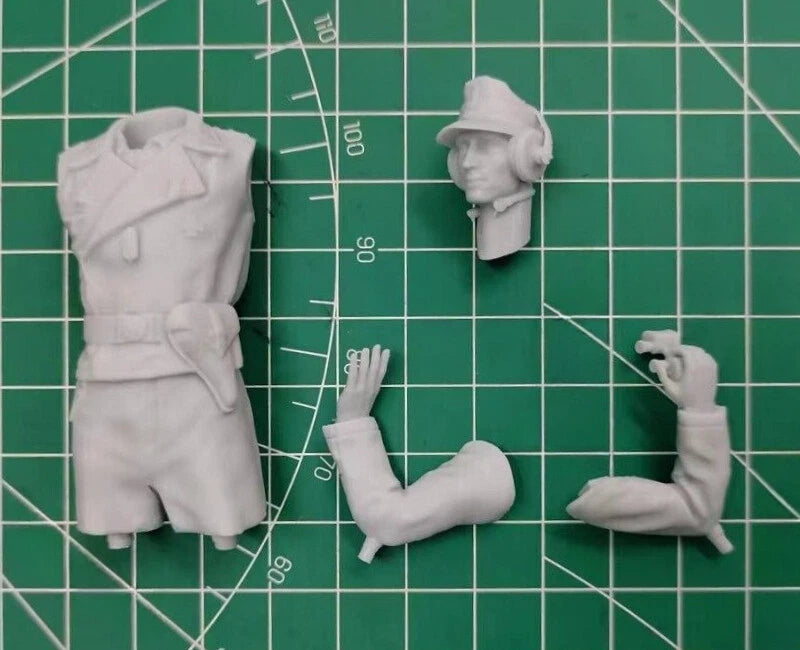 1/16 Resin Figure Model Kit WWII German Tank Commander Unassembled Unpainted 07FC0E-D4 - KOEEK
