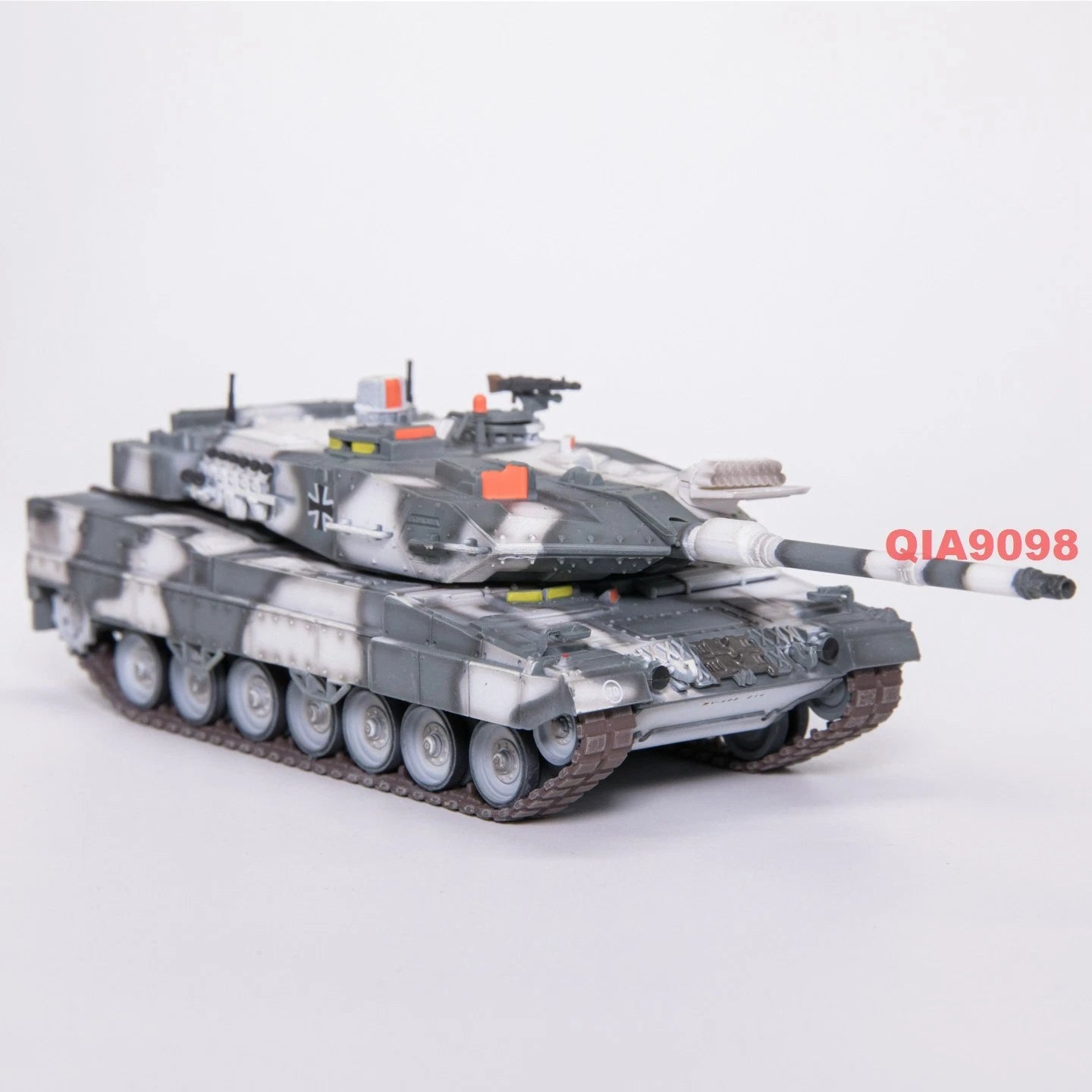 1:72 Scale German Leopard 2A7 Main Battle Tank Snow Camo Metal Plastic Model 07FC0E-D4 - KOEEK