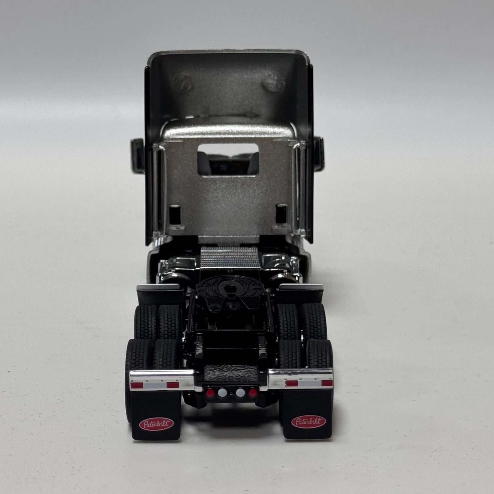 1/50 Peterbilt 579 Truck Alloy Model, Doors & Hood Open, Minor Flaw Display 07FC0E-D4 - KOEEK
