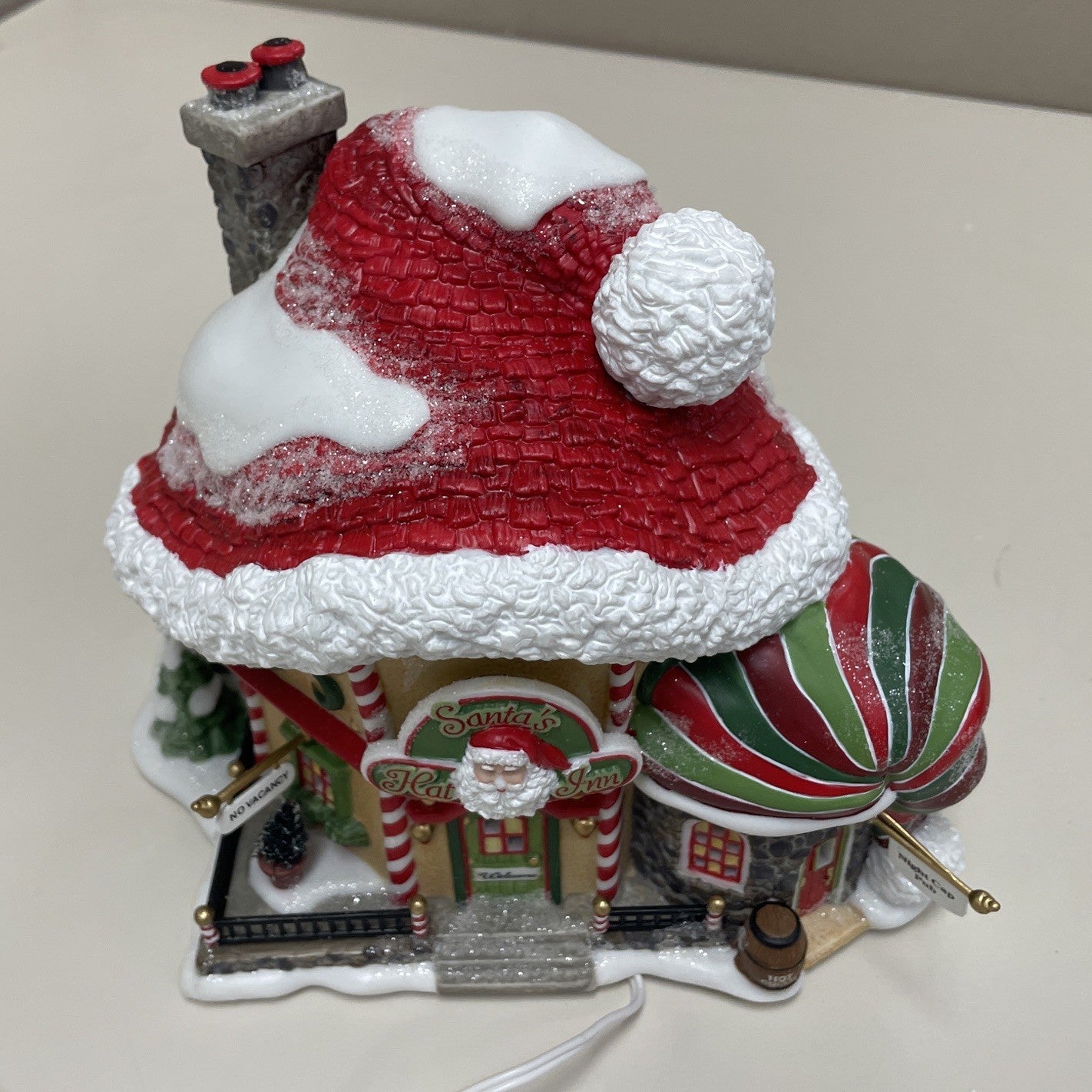 Department 56 56795 Santa’s Hat Inn Christmas Lighted House DEPARTMENT 56 - KOEEK