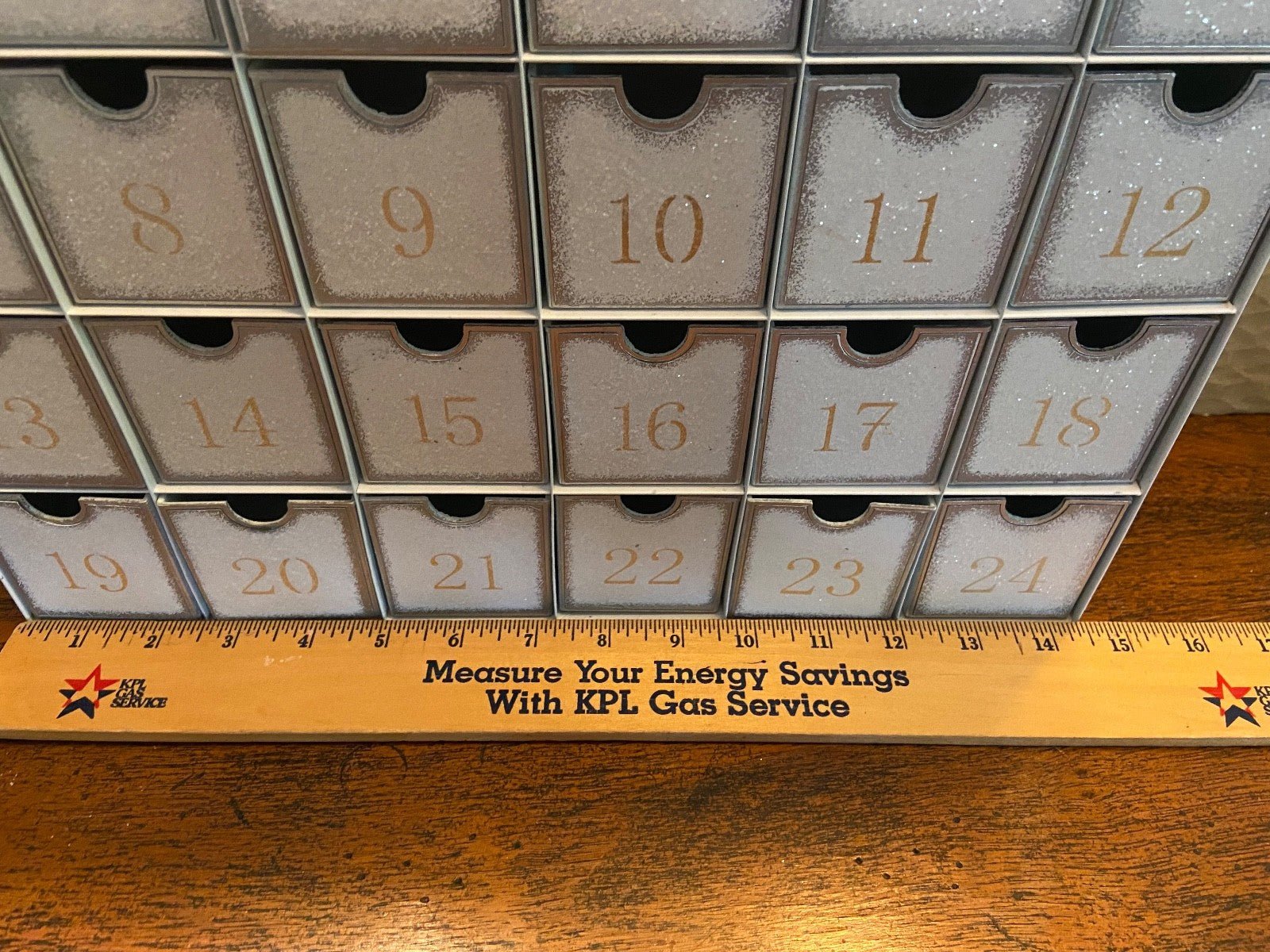 Advent Calendar 24 Doors Costco Metal w/ Lighted  Christmas Scene NIB COSTCO - KOEEK