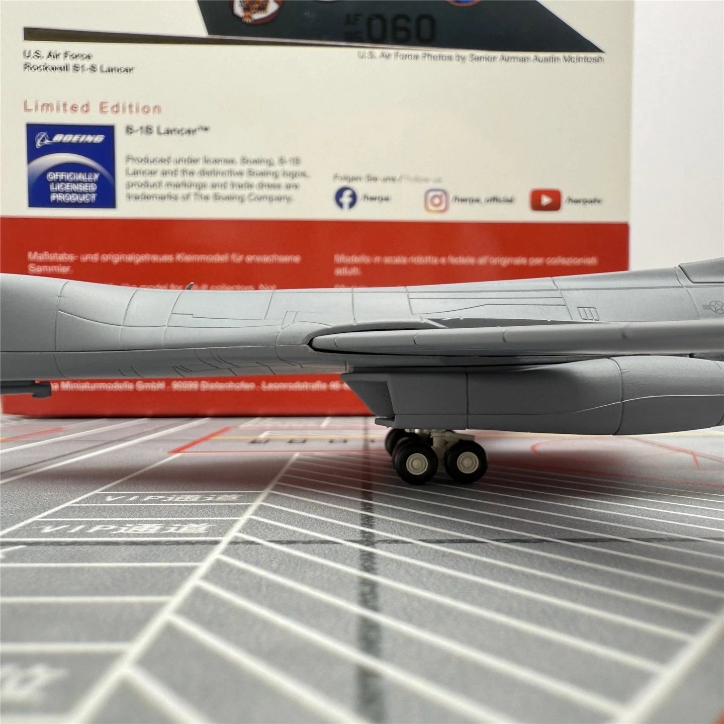STOCK Herpa Wings 1/200 USAF B-1B Lancer, alloy bomber model 572903 Collection 07FC0E-D4 - KOEEK
