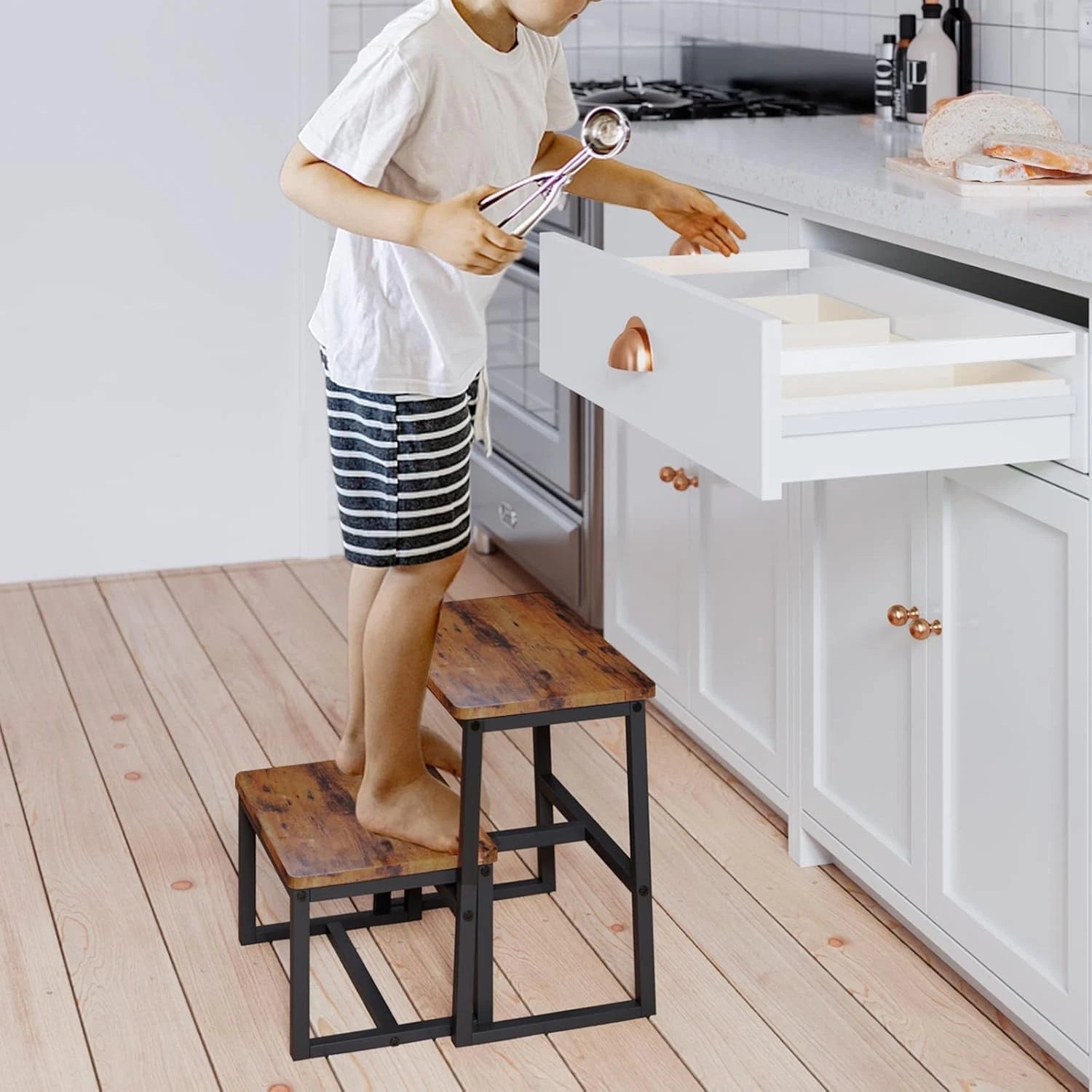 Step stool for adults and children, with a weight capacity of up to 500 pounds. 07FC0E-D4 - KOEEK
