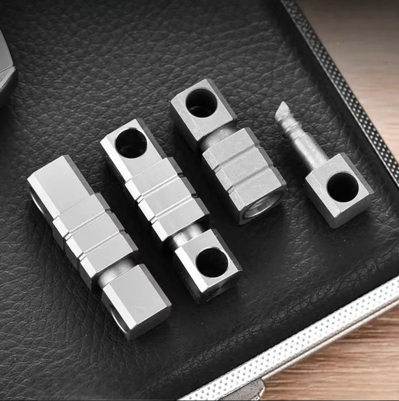 Titanium Alloy Quick Release Swivel Keychain EDC Tool Buckle with Double Keyring 07FC0E-D4 - KOEEK