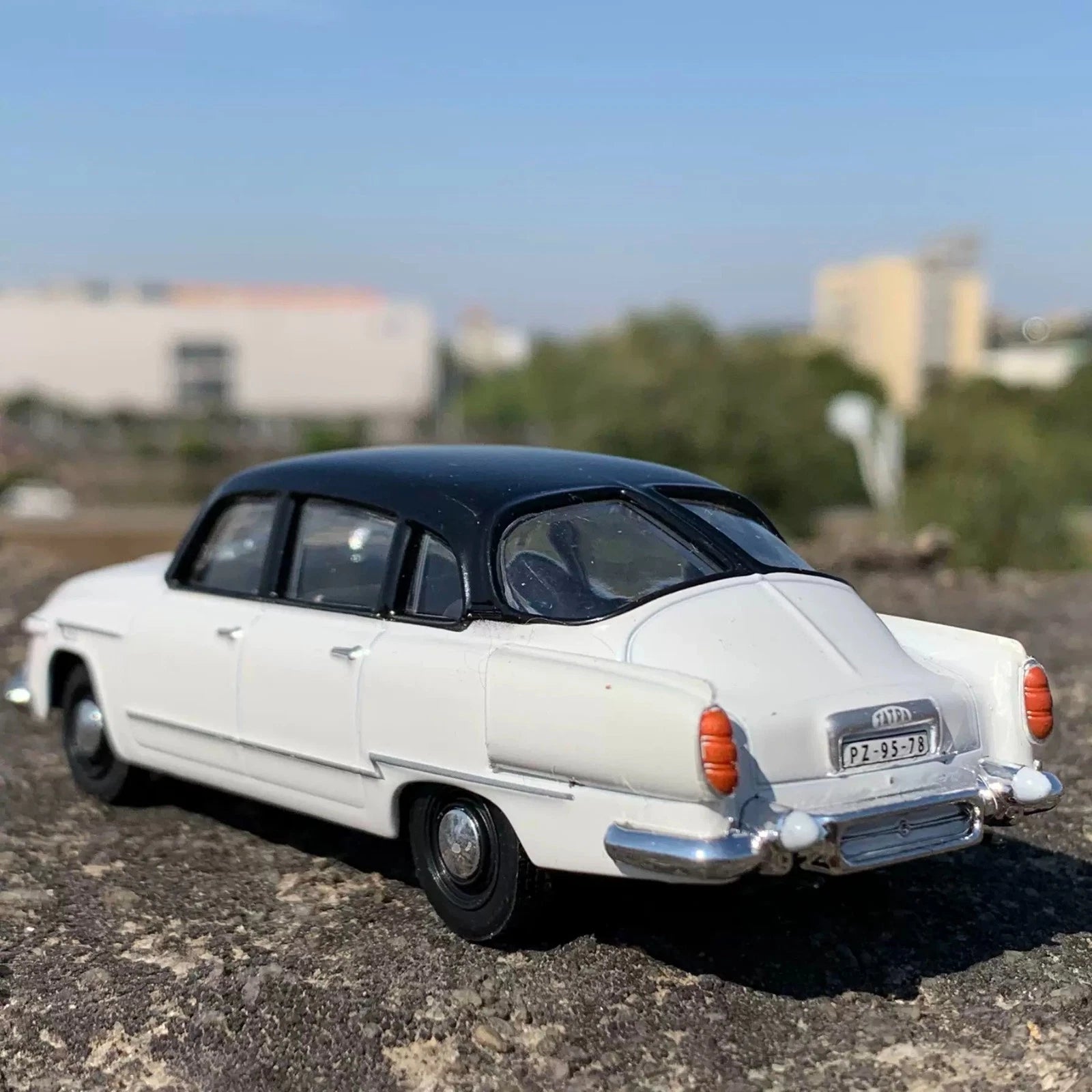 1:43 Tatra 603 White Vintage Car Model Soviet Era Diecast BodyPlasticChassis12CM 07FC0E-D4 - KOEEK