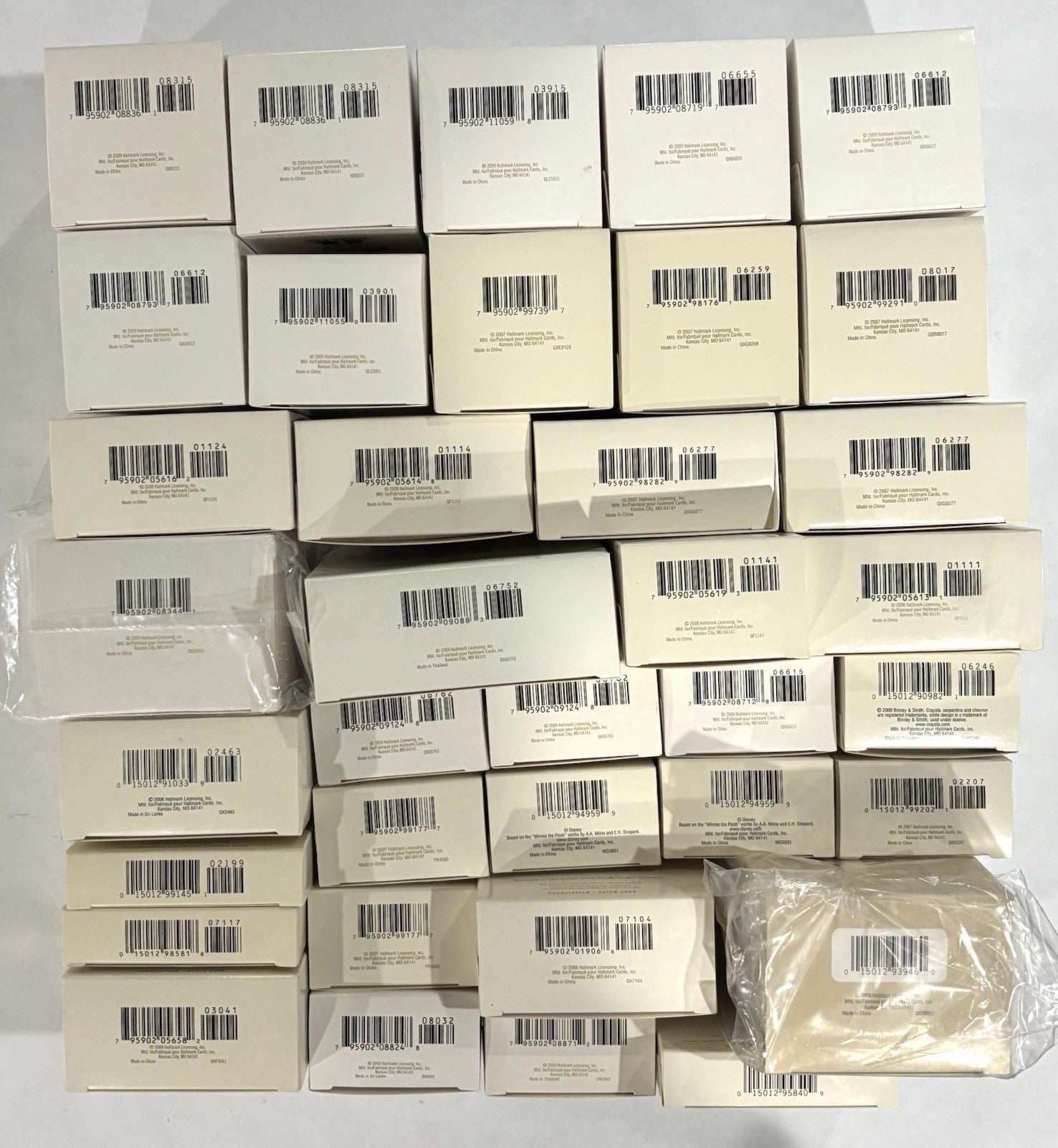 * / NEVER OPENED* - Lot Of 36 - HALLMARK KEEPSAKE ORNAMENTS - Yr 2006 - 2009 HALLMARK - KOEEK