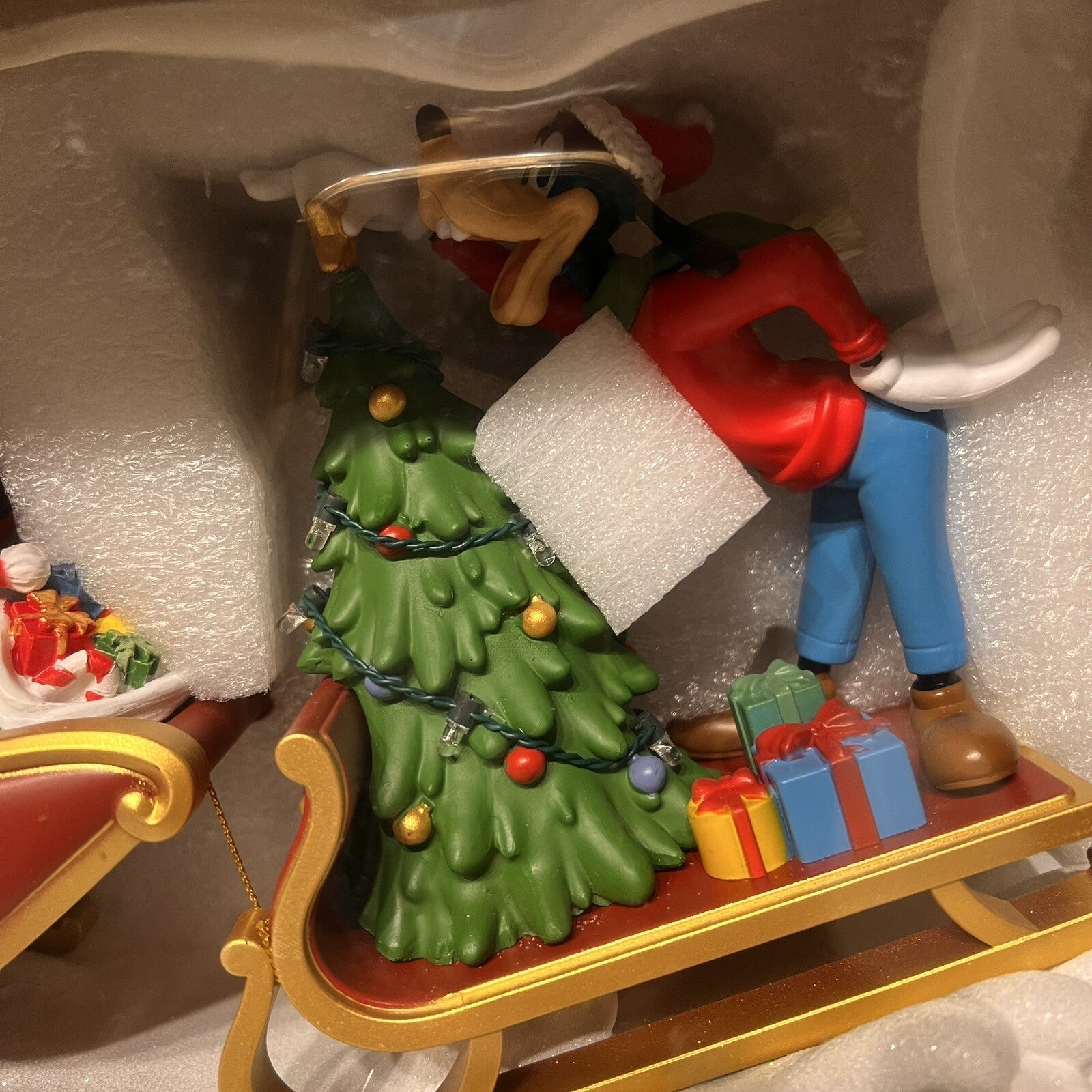 Disney Christmas Holiday Musical Sleigh Mickey Minnie Goofy Pluto 8 Songs Lights DISNEY - KOEEK