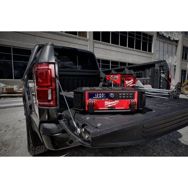 ny Milwaukee Tool 2950-20 M18 Packout Radio + oplader (kun værktøj)