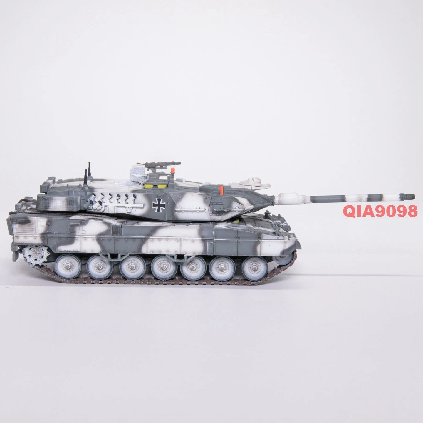 1:72 Scale German Leopard 2A7 Main Battle Tank Snow Camo Metal Plastic Model 07FC0E-D4 - KOEEK