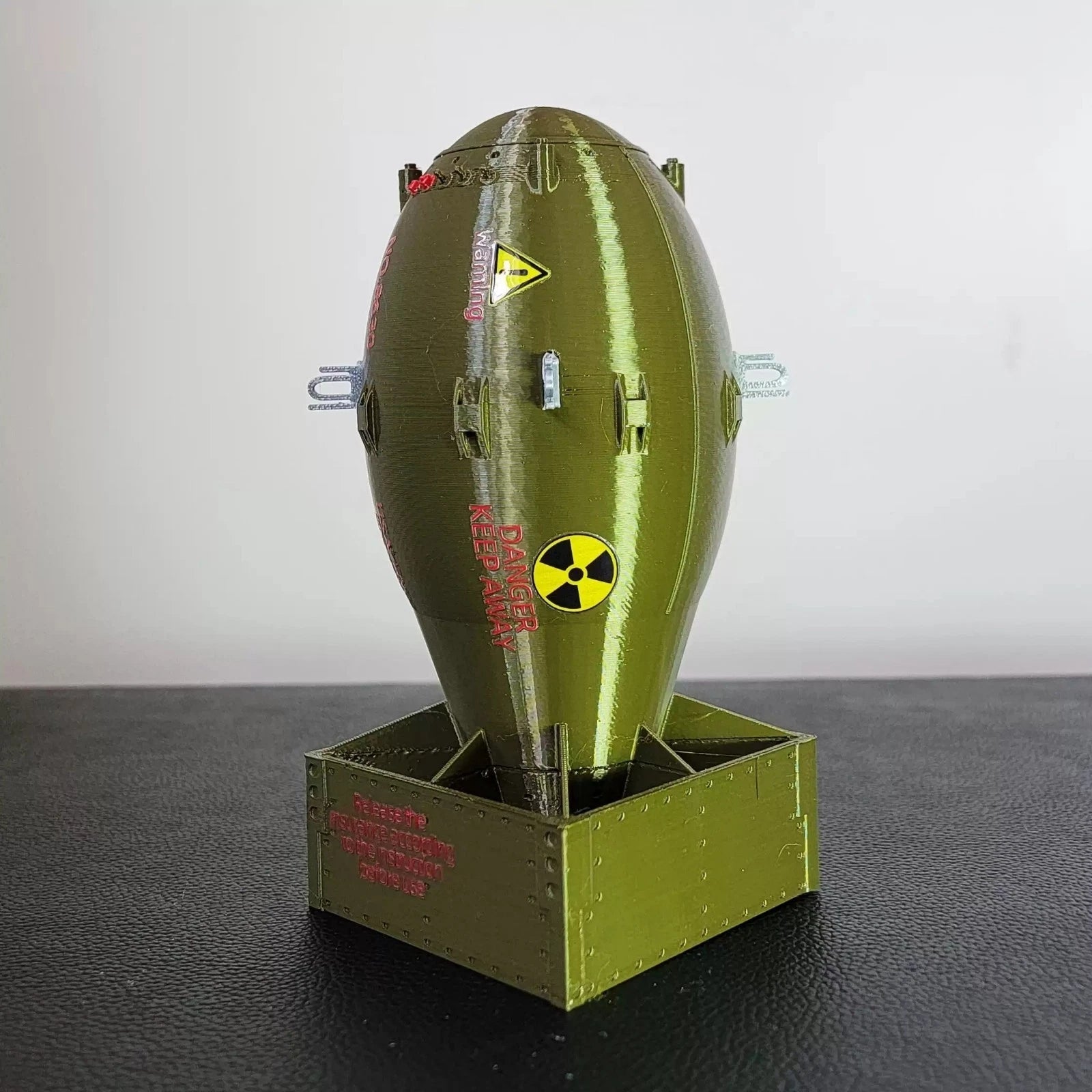 2-Piece WWII Bomb Replica Set, 1:20 Scale Collectible Models 07FC0E-D4 - KOEEK