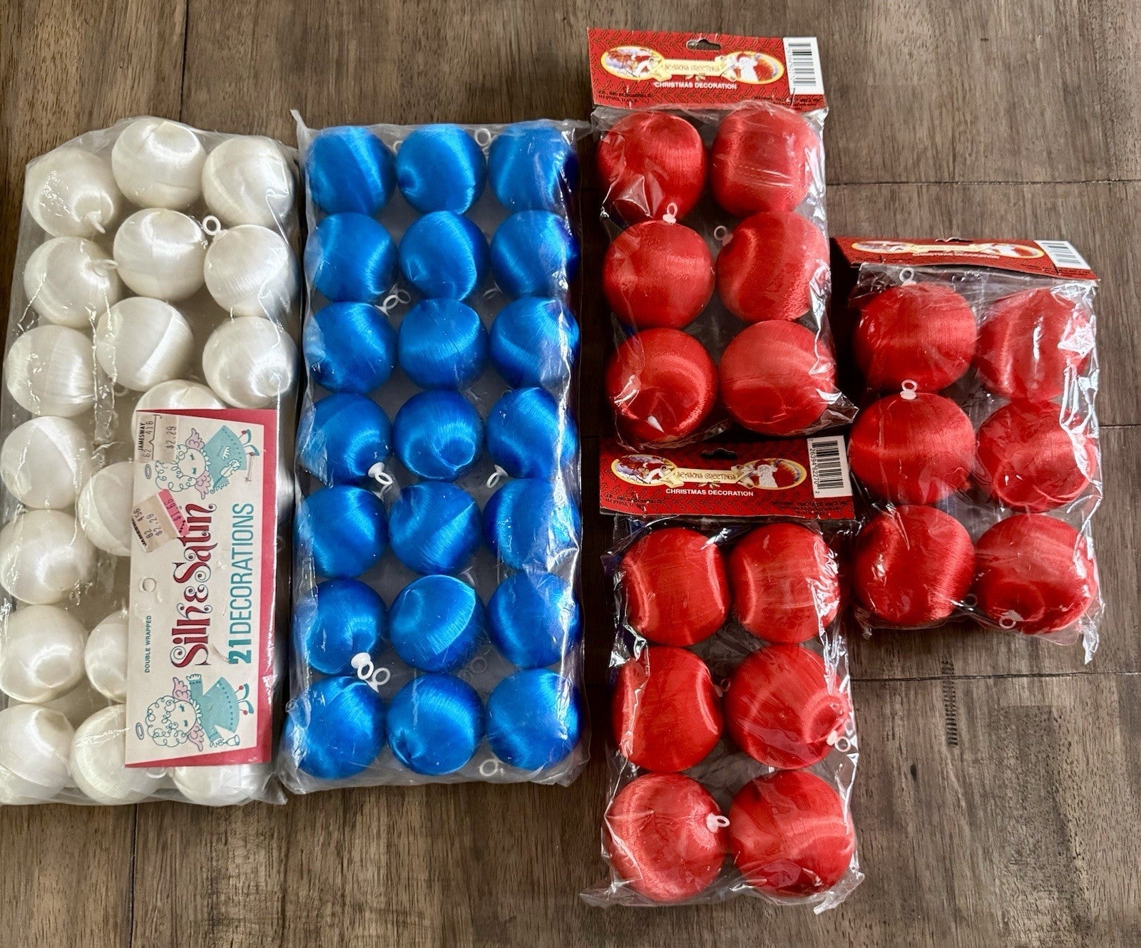 Lot Of 60 Satin Christmas Balls Various Sizes Red White Blues Vintage WHITE - KOEEK