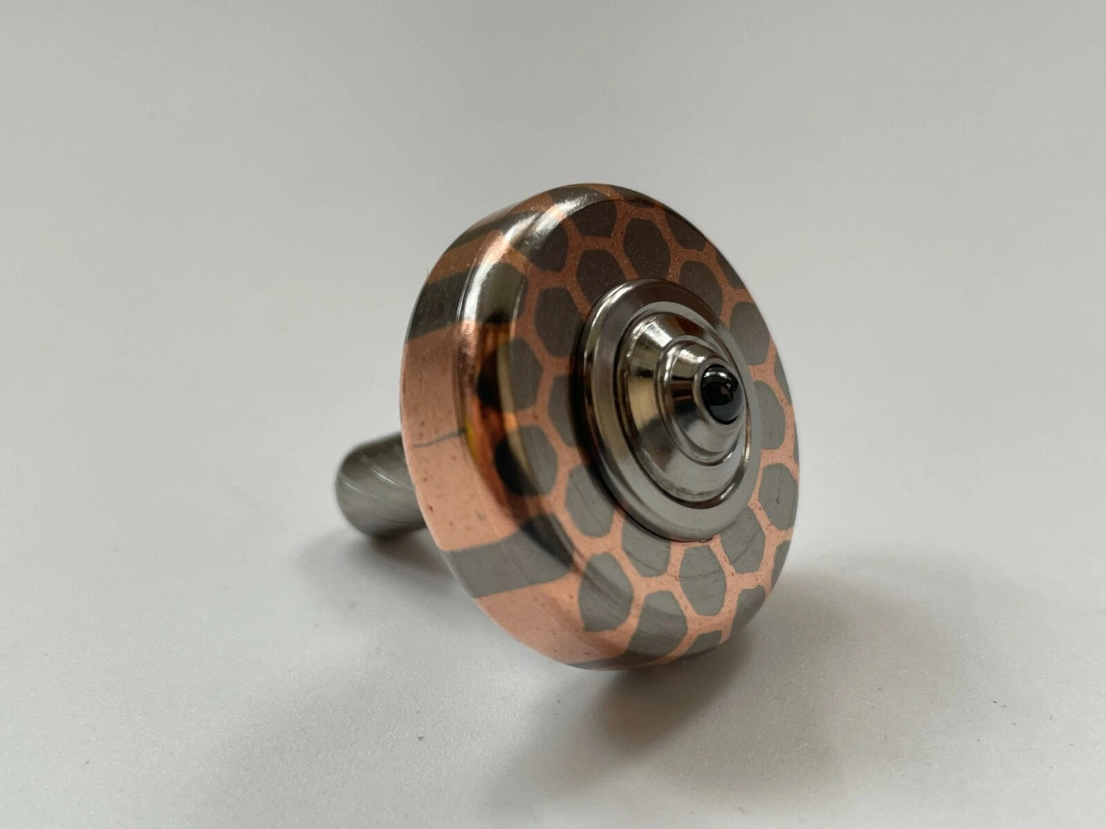 Titanium Superconducting Hand Twisting Spinning Top Gyro Gyroscope Spinner Toys 07FC0E-D4 - KOEEK