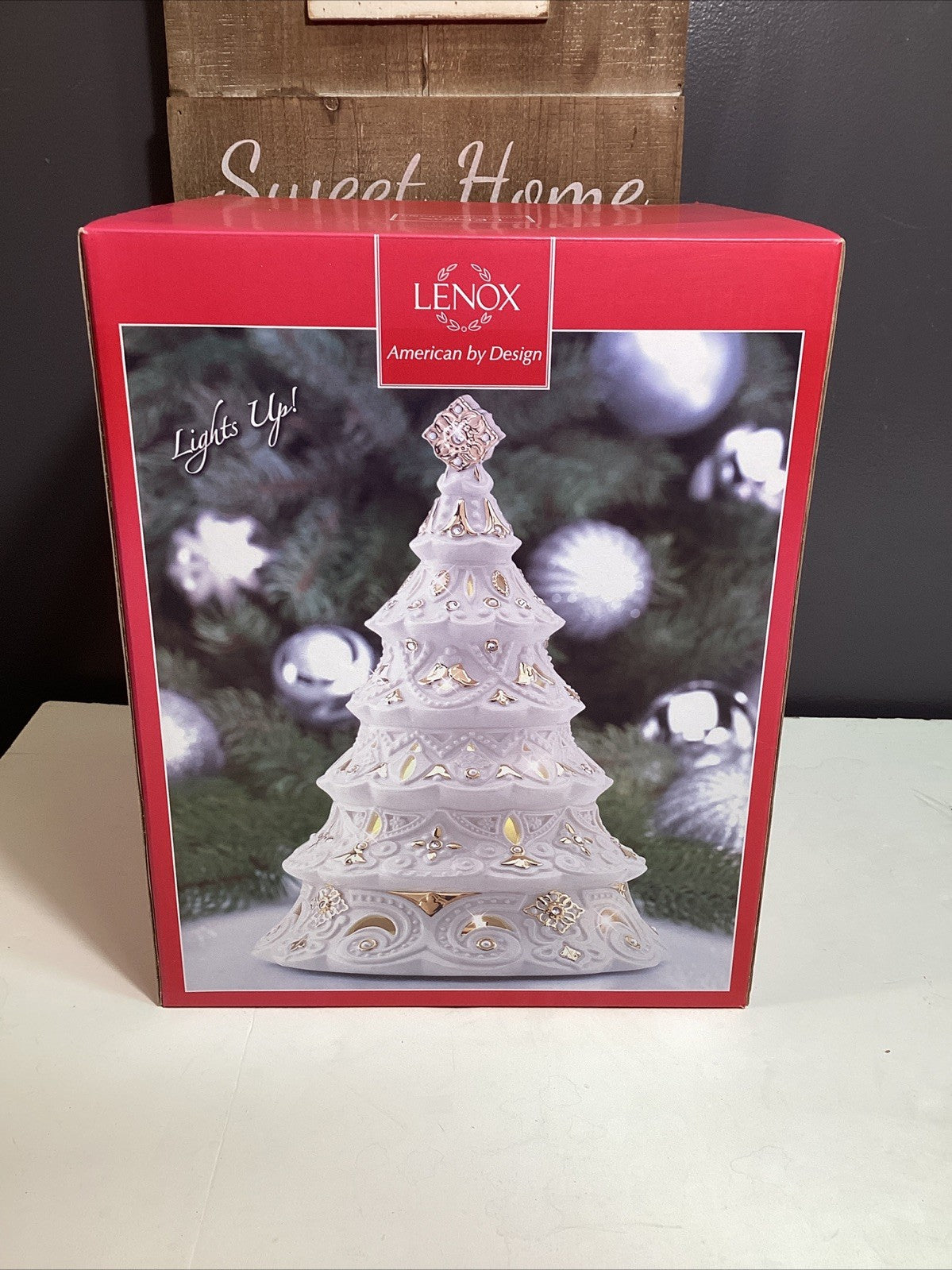 Lenox 'FLORENTINE & PEARL Lighted Christmas Tree in pierced porcelain 10" LENOX - KOEEK