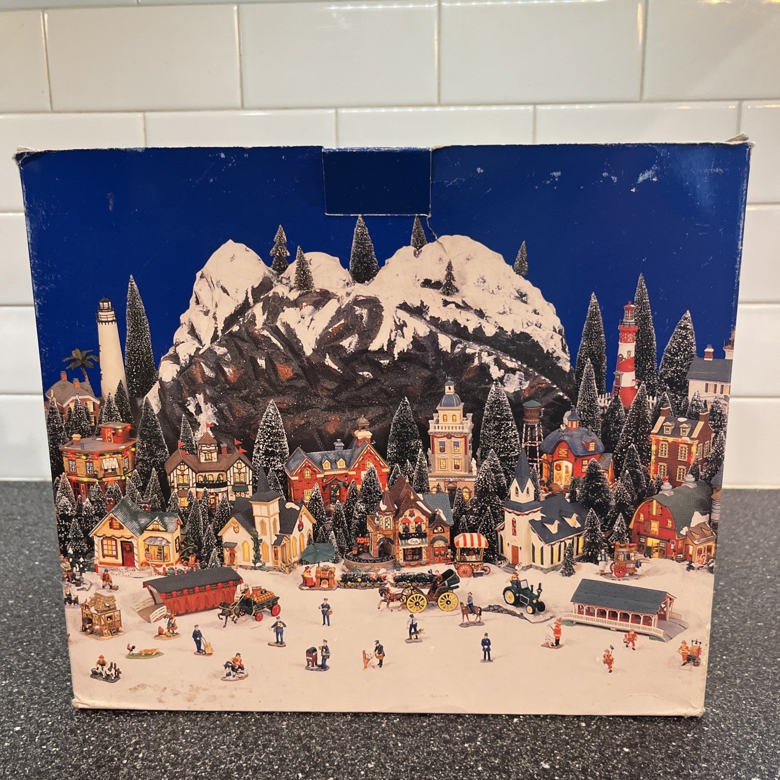 Heartland Valley Village Lighted House with Music and Motion Playland Carousel HEARTLAND - KOEEK