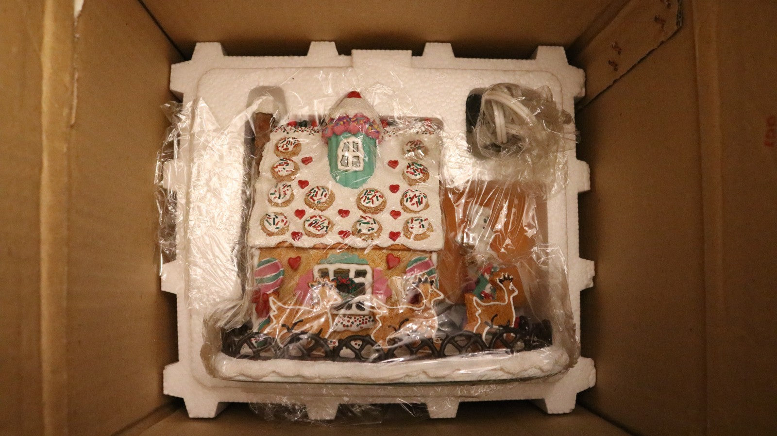 Danbury Mint Pillsbury Doughboy Christmas Cottage 1998 with Light Kit DANBURY MINT - KOEEK