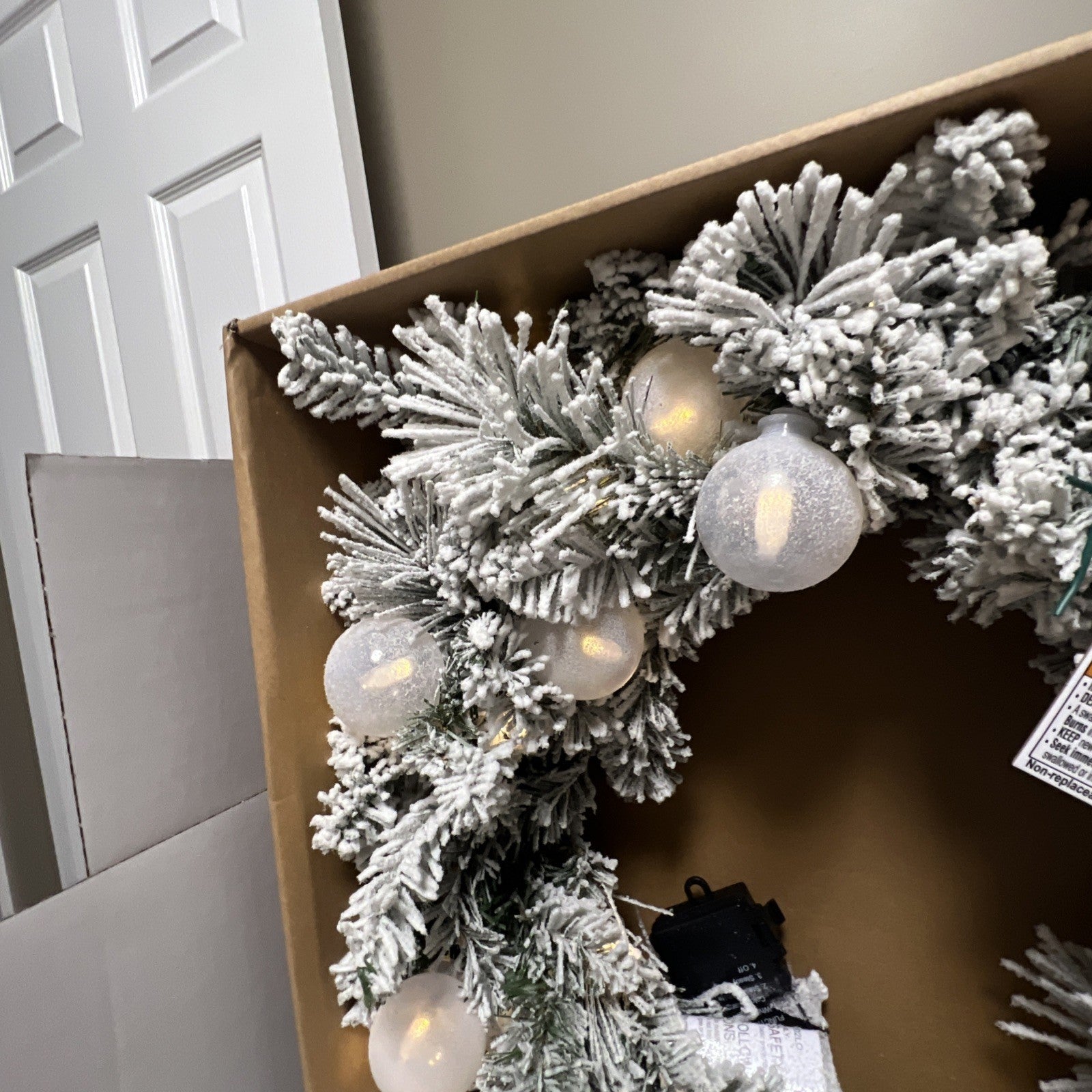 GE 26 Inch Dual Colored Lighted Branch Wreath GE - KOEEK