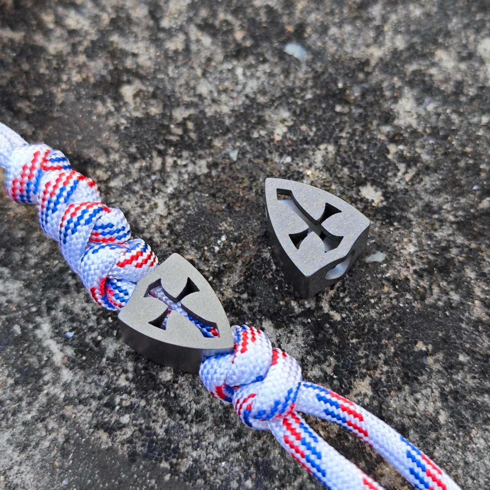EDC Titanium Alloy Cross Mark Knife Bead Parachute Cord Pendant DIY Accessories 07FC0E-D4 - KOEEK