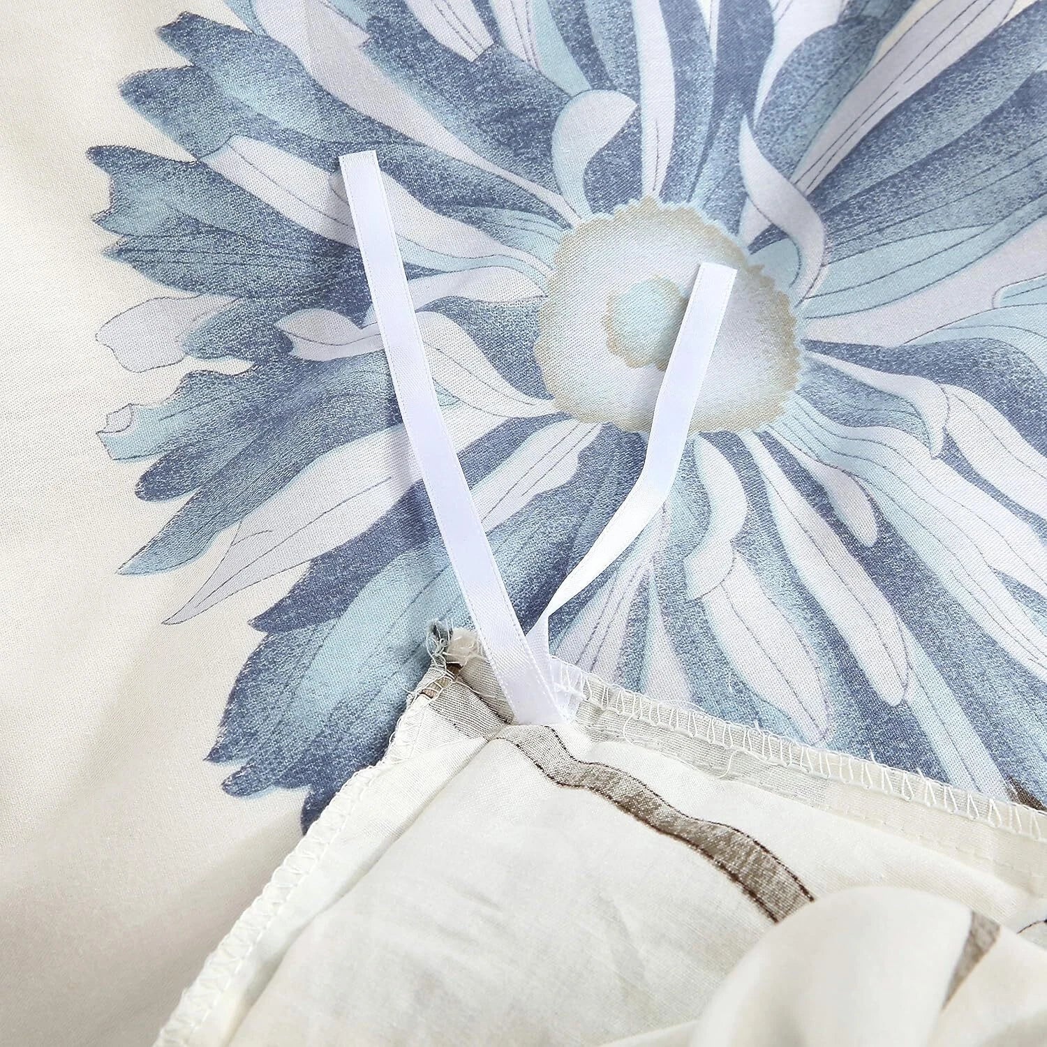 (Daisy Silhouette Reversible Floral Print 3 Piece  Cotton Bedding King Size) 07FC0E-D4 - KOEEK