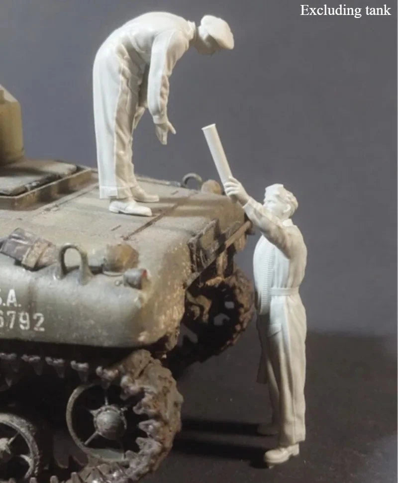 1/35 Resin Model Kit British Tanker Loading Ammo 2 Figures Unassembled Unpainted 07FC0E-D4 - KOEEK