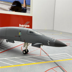 STOCK Herpa Wings 1/200 USAF B-1B Lancer, alloy bomber model 572903 Collection 07FC0E-D4 - KOEEK