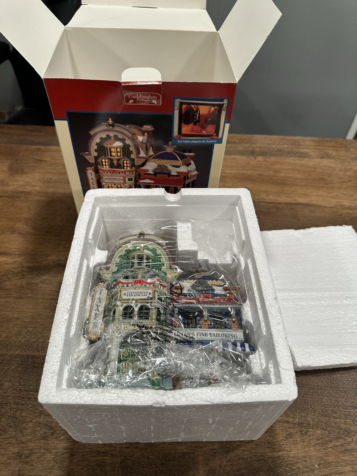 Lemax Caddington Village 2002 Susans Fine Tailoring Fefferman Financial Lighted LEMAX - KOEEK