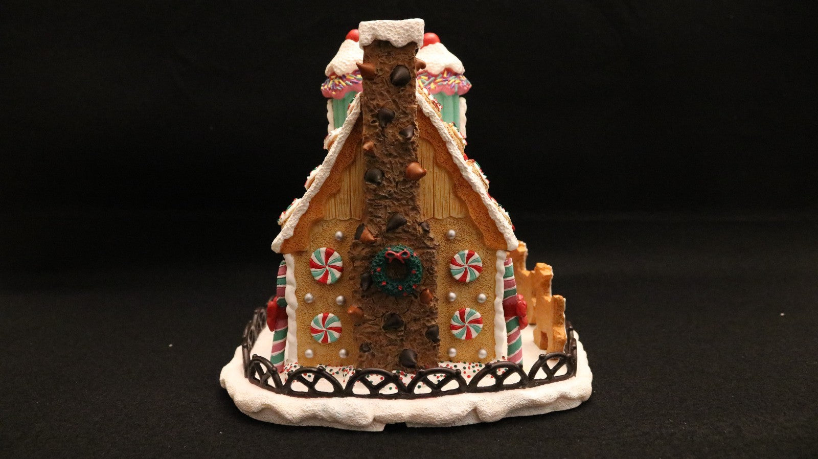 Danbury Mint Pillsbury Doughboy Christmas Cottage 1998 with Light Kit DANBURY MINT - KOEEK