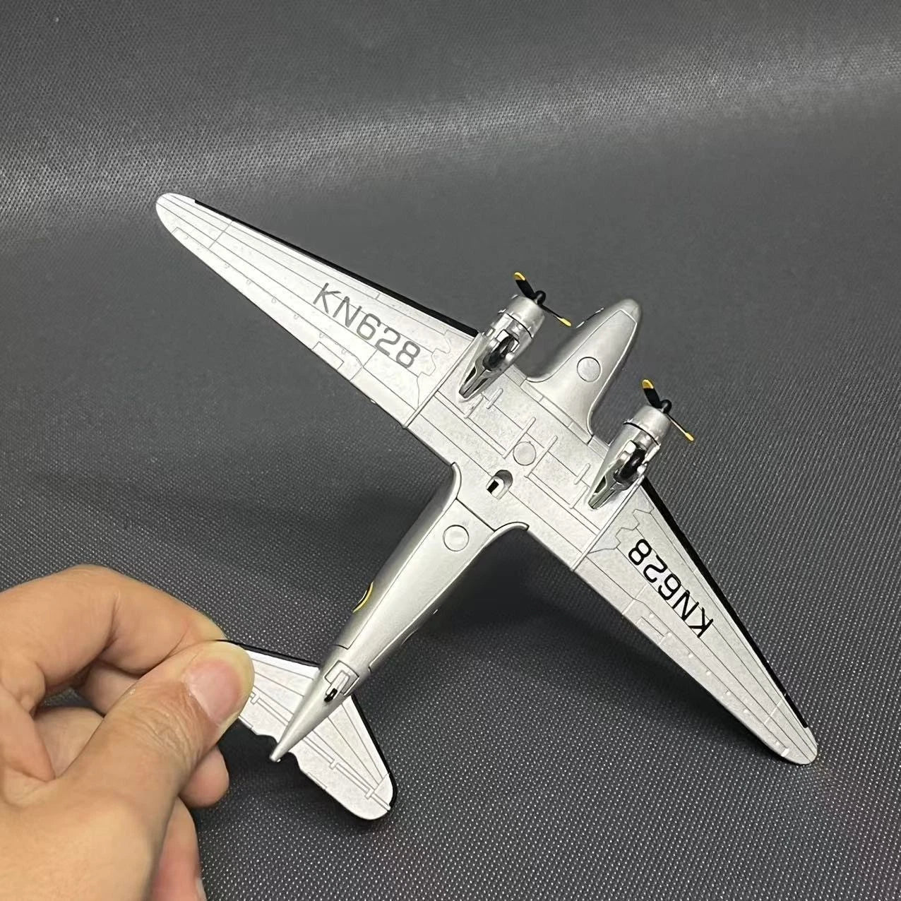 1:144 Douglas C-47 Dakota Transport Aircraft Model Diecast Military Collection 07FC0E-D4 - KOEEK