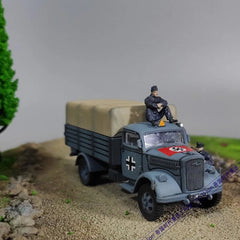 1/72 Scale WWII German Army Opel Medical Truck Grey Vehicle + Beige Shed Model 07FC0E-D4 - KOEEK