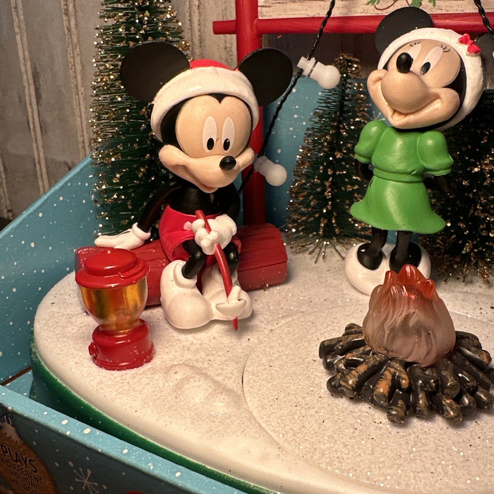 !  Disney Christmas Mickey & Minnie Mouse Animated Lighted Campfire Musical DISNEY - KOEEK