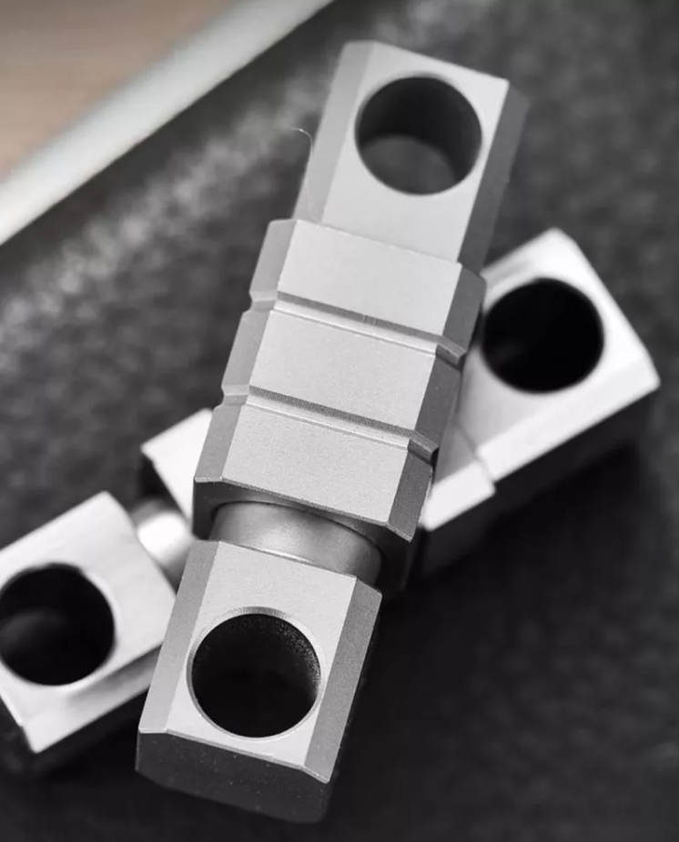 Titanium Alloy Quick Release Swivel Keychain EDC Tool Buckle with Double Keyring 07FC0E-D4 - KOEEK