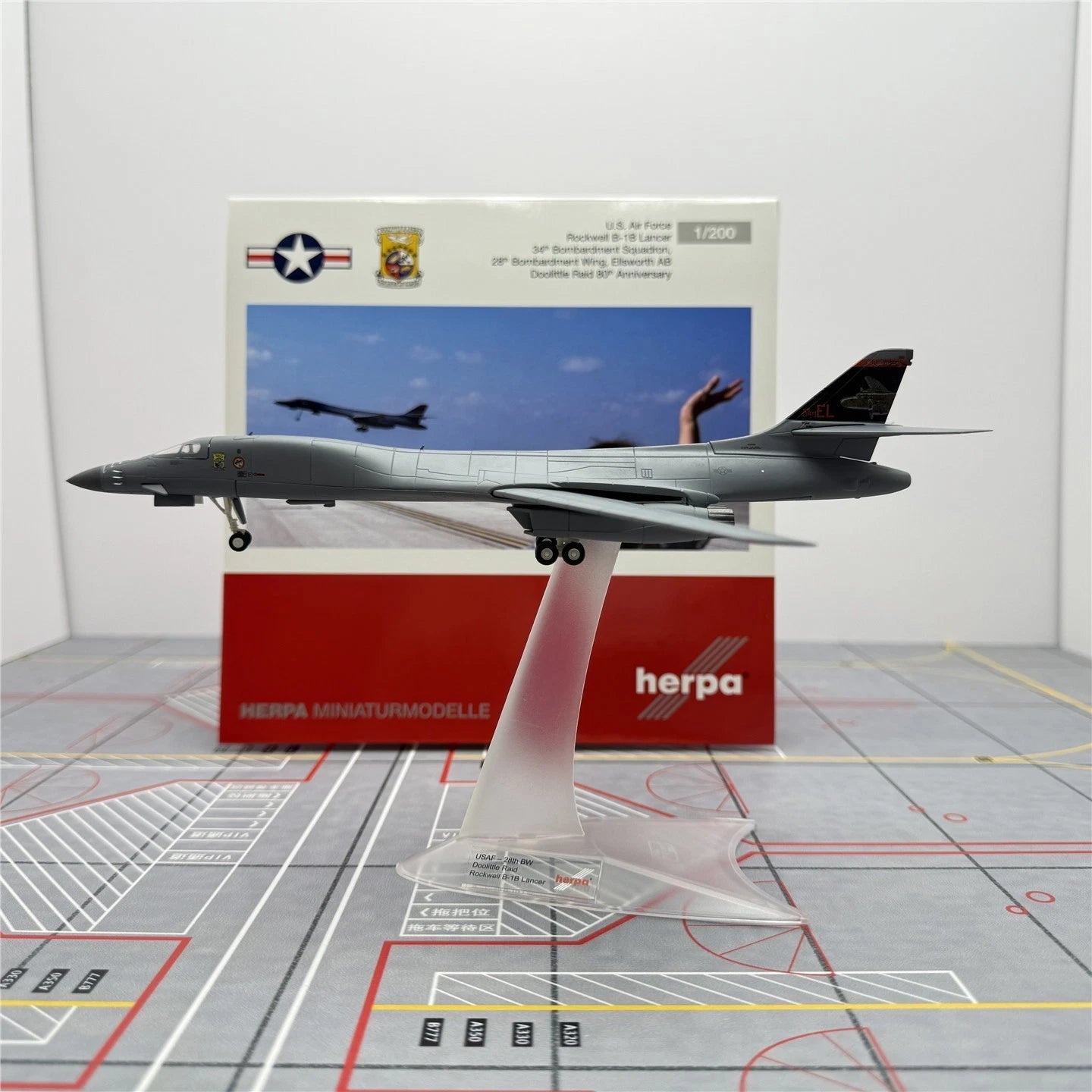 STOCK Herpa Wings 1/200 USAF B-1B Lancer, alloy bomber model 572903 Collection 07FC0E-D4 - KOEEK