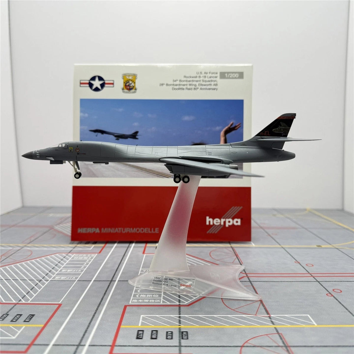 STOCK Herpa Wings 1/200 USAF B-1B Lancer, alloy bomber model 572903 Collection 07FC0E-D4 - KOEEK