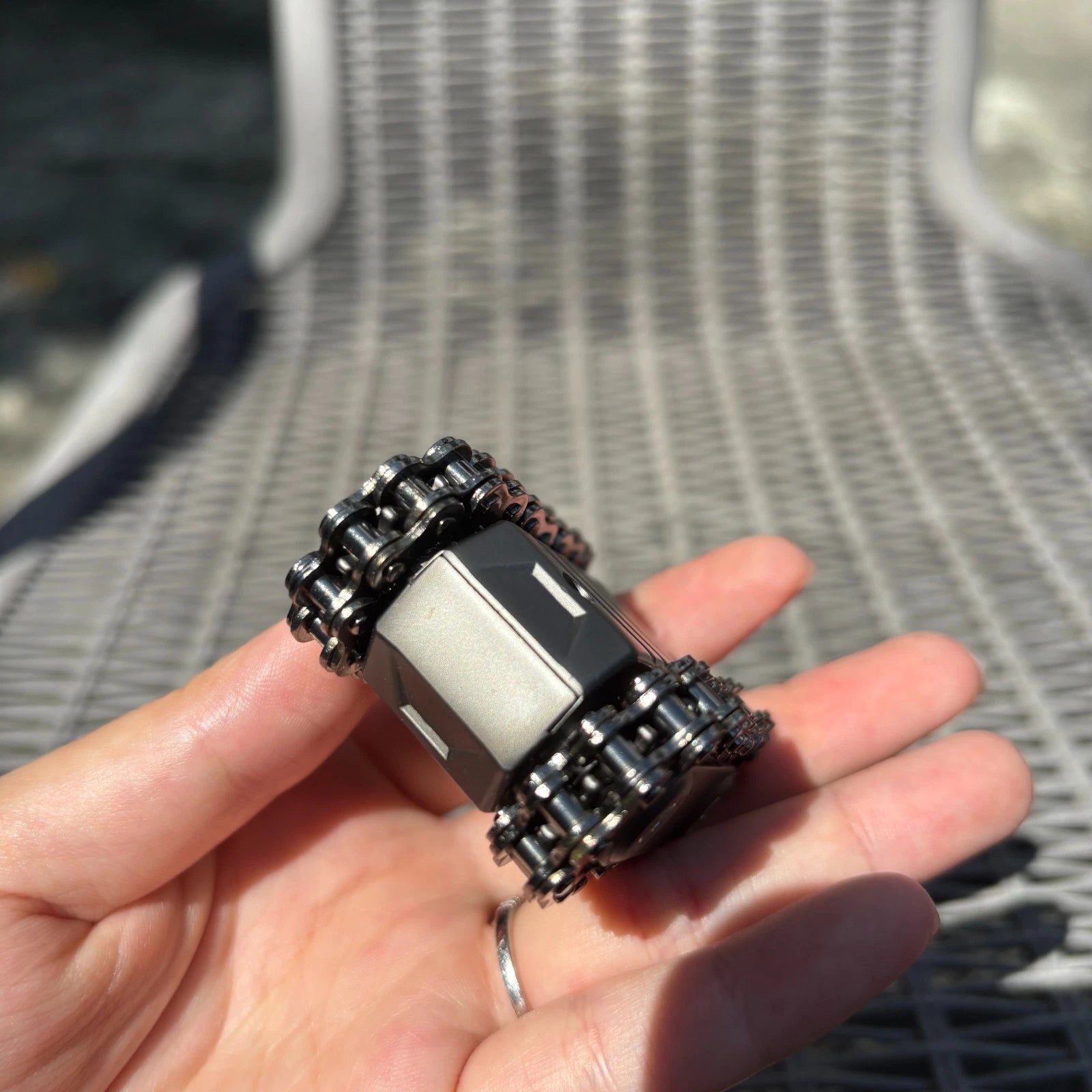 Creative Mechanical Tank Finger Gyroscope Chain Gear Outdoor Portable EDC Toy 07FC0E-D4 - KOEEK