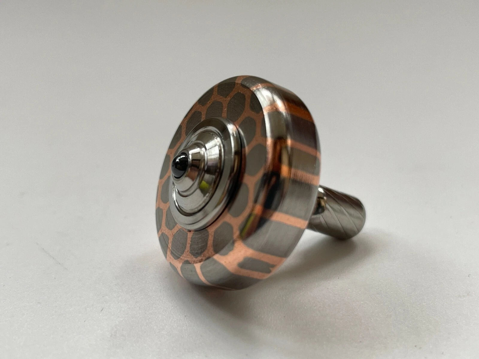 Titanium Superconducting Hand Twisting Spinning Top Gyro Gyroscope Spinner Toys 07FC0E-D4 - KOEEK