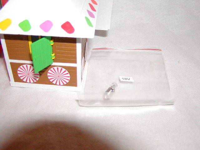 Lionel 6-82708 Christmas Gingerbread Crossing Shanty O-27 MIB  Lighted Sealed LIONEL - KOEEK