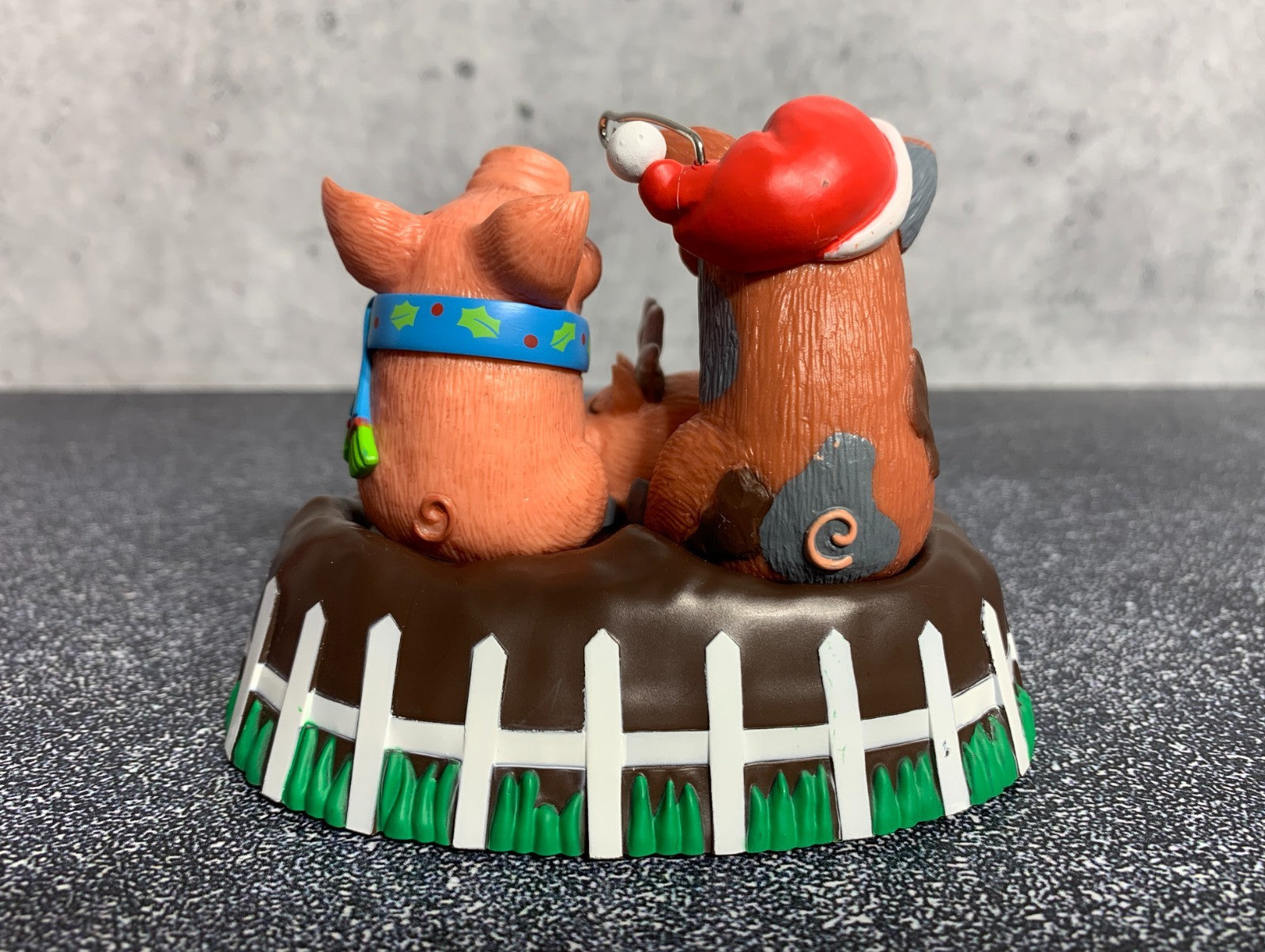 - Hallmark Christmas Ornament YULE HOGS Pigs 2014 Magic Sound & Motion Decor HALLMARK - KOEEK