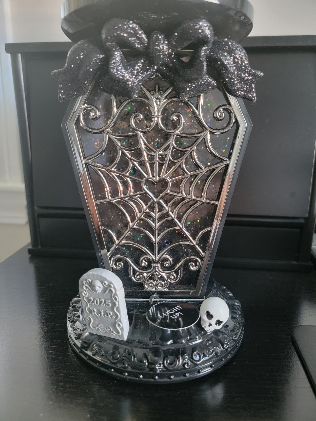 ! Bath & Body Works 2025 Light-Up Coffin Waterglobe 3-Wick Candle Holder BATH & BODY WORKS - KOEEK