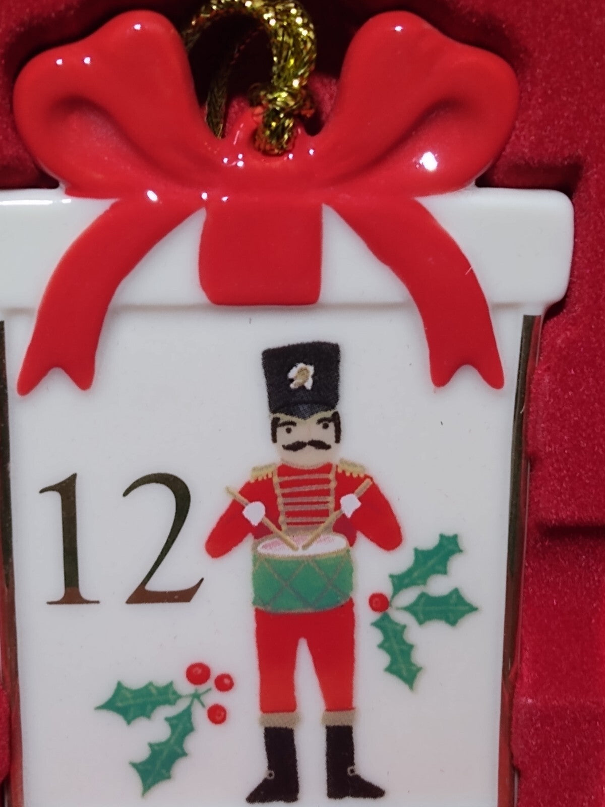 Lenox 12 Days Of Christmas Ornaments Set Of (12) m.s.r.p is $160.00 LENOX - KOEEK