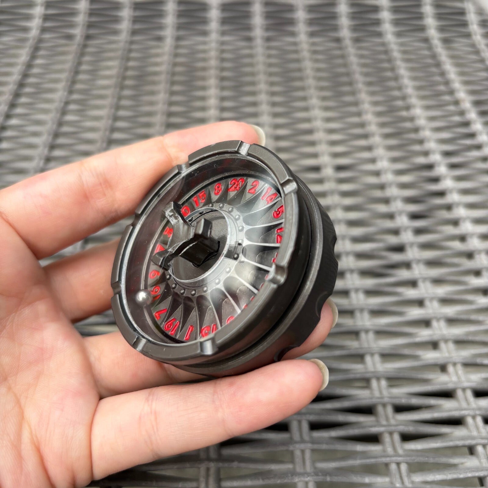 Metal Fingertip Gyro Roulette Dice for Dungeons and Dragons Spinner EDC Dice Toy 07FC0E-D4 - KOEEK