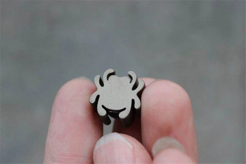 COOL Spider Shaped Lanyard Pendant EDC Knife Tool Beads Titanium Paracord Beads 07FC0E-D4 - KOEEK