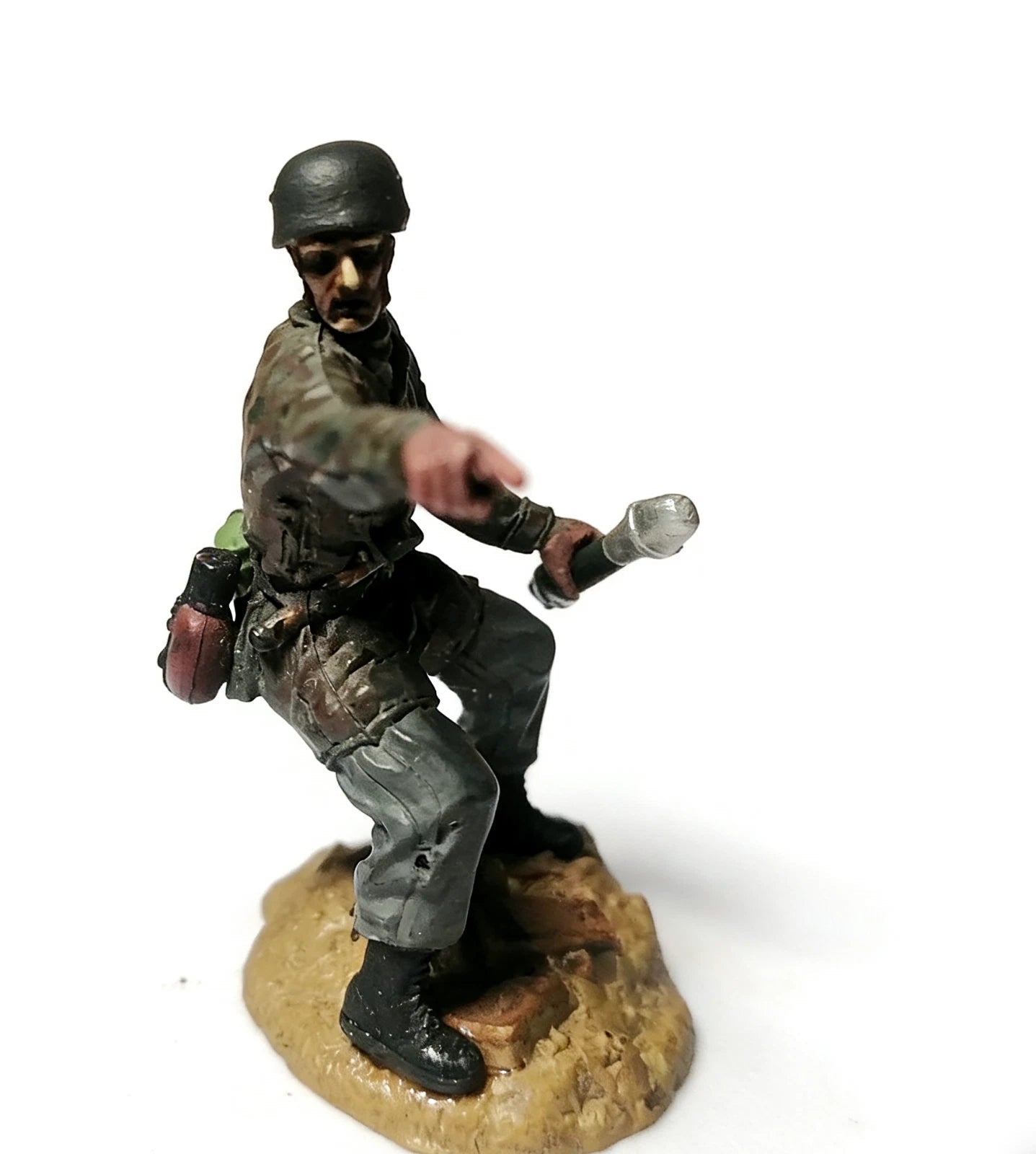 WWII German Grenadier Diorama Figure, Hand-Painted Soft Vinyl, 5.5cm with Base 07FC0E-D4 - KOEEK