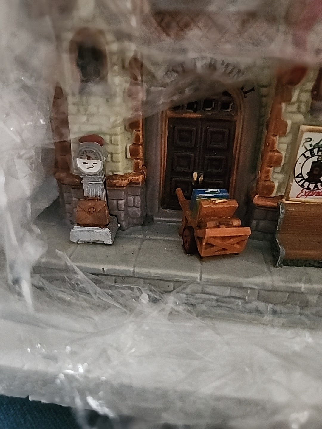 2001 Lemax Caddington Village Porcelain Lighted House Grand Junction Station NOB LEMAX - KOEEK