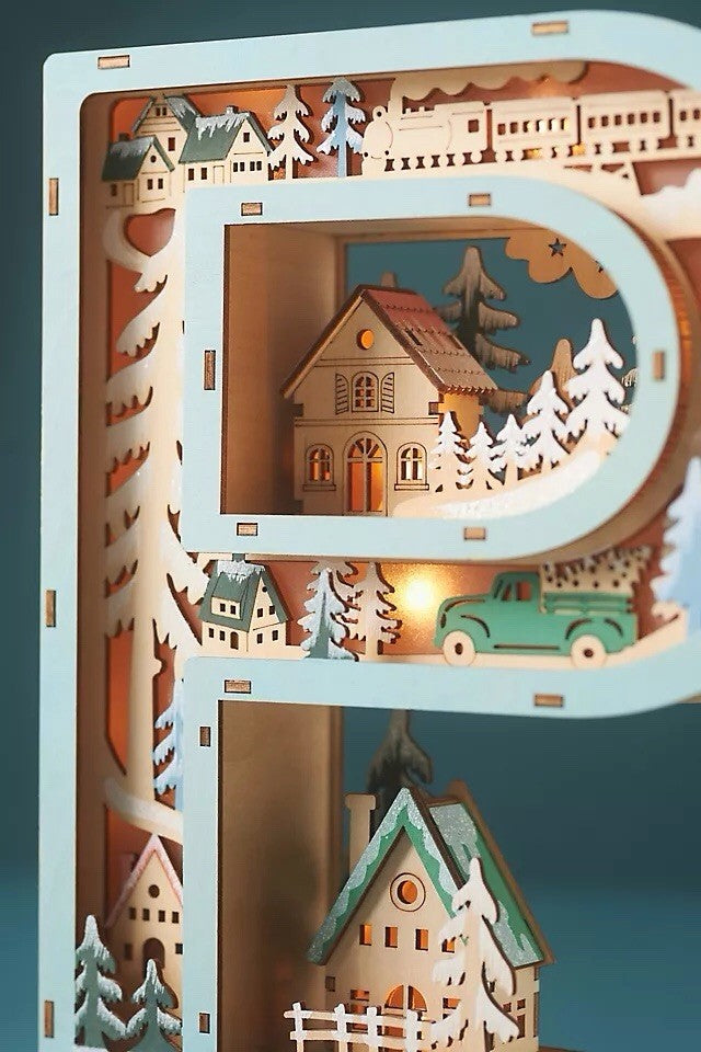 ANTHROPOLOGIE WONDERLAND SCENE MONOGRAM LETTER P CHRISTMAS HOLIDAY LIGHT UP ANTHROPOLOGIE - KOEEK