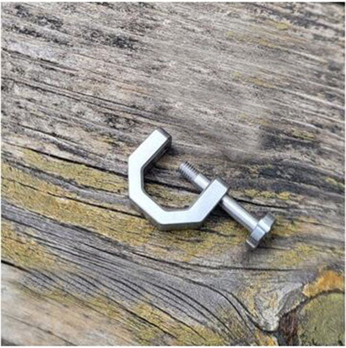 EDC Creative D Type Buckle Titanium Alloy Horseshoe Buckle car Keychain Tool Toy 07FC0E-D4 - KOEEK